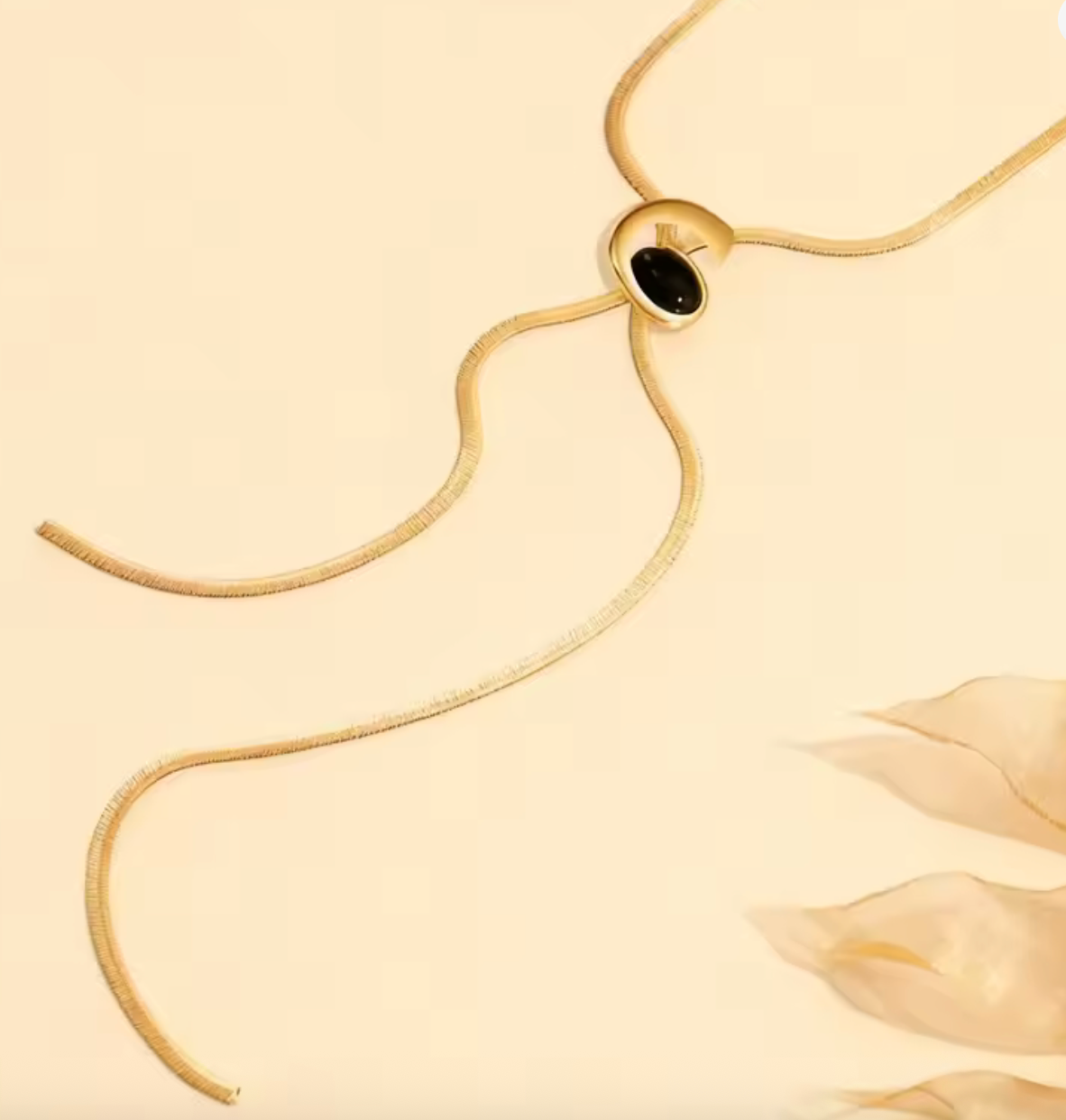 Exaggerated Snake Bone Chain Necklace with Black Pearl